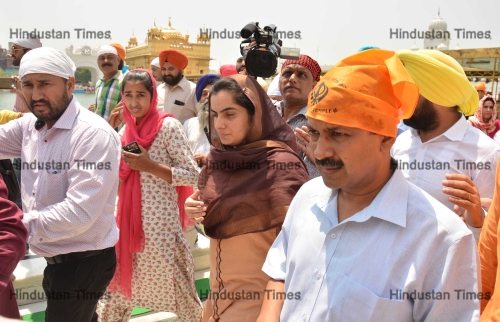 Delhi Chief Minster Arvind Kejriwal Pays Obeisance At Golden Temple