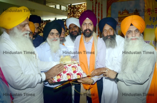 British Politicians Tanmanjeet Singh Dhesi Visits Golden Temple