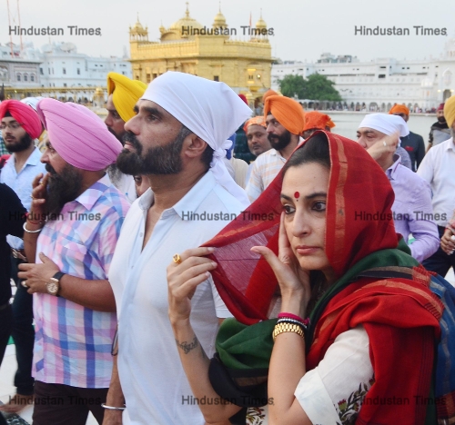 Bollywood Actor Suniel Shetty Pays Obeisance At Golden Temple