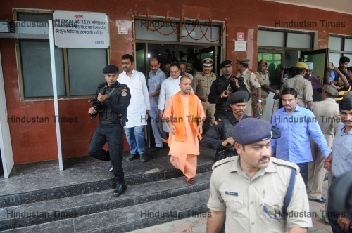 Gorakhpur Hospital Tragedy: Uttar Pradesh CM Yogi Adityanath Visits BRD Medical Centre 