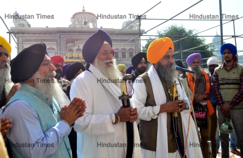 Sikh Priests Perform Ardas For Peace In Civil War Affected Syria And Brotherhood In The World At Golden Temple 
