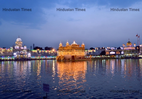 Devotees Pay Obeisance At Golden Temple On The Occasion Of Birth Anniversary Of Guru Teg Bahadur