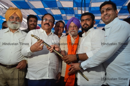 Union Minister Hardeep Singh Puri Distribute Gas Connections Under PMUY