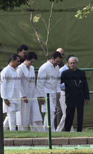 Rajiv Gandhi Death Anniversary: Sonia And Rahul Gandhi Pay Tributes To Former PM 