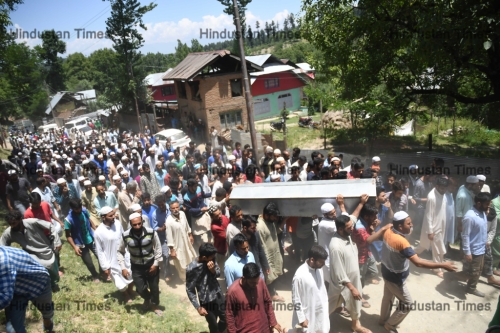 Thousands Attend Last Rites Of Slain Rafiabad Policeman Killed In Pulwama Attack