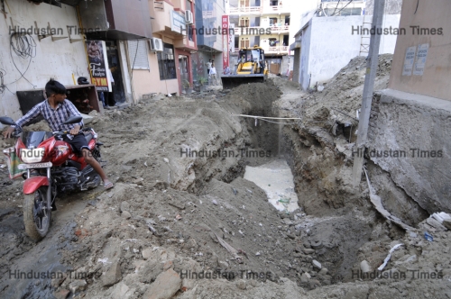 Two Sanitation Employees Died While Cleaning Sewer Line In Noida