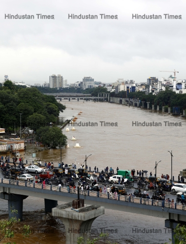 Heavy Rain Lashes Mumbai-Pune