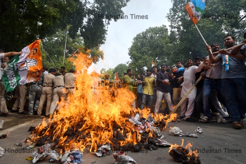 Members Of Indian Youth Congress Protest Against The Arrest Of Senior Congress Leader DK Shivkumar
