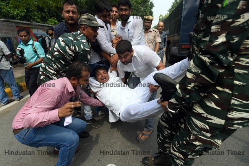 Members Of Indian Youth Congress Protest Against The Arrest Of Senior Congress Leader DK Shivkumar