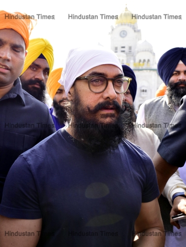 Bollywood Actor Aamir Khan Pays Obeisance At Golden Temple