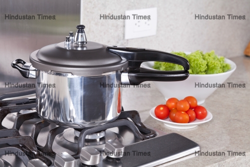Double,Valve,Pressure,Cooker,,In,A,Kitchen,Setting