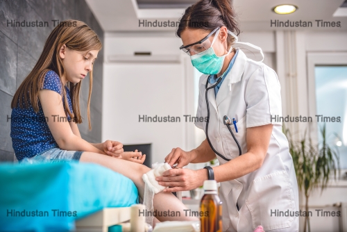 Injured,Girl,Receiving,First,Aid,At,The,Hospital