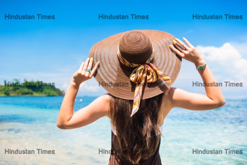 Woman,In,Summer,Vacation,Wearing,Straw,Hat,And,Beach,Dress
