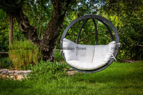 Lounge,Hanging,Chair,With,White,Pillow,In,The,Garden,With