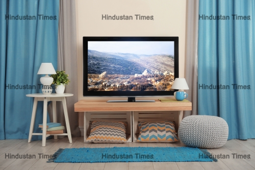 Cozy,Interior,Of,Living,Room,With,Tv,On,Stand