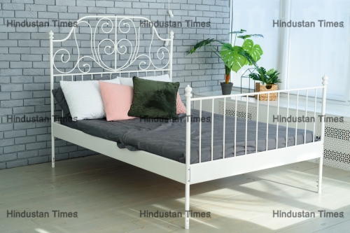 Large,White,Metal,Frame,Bed,With,Decorative,Metal,Headboard,And