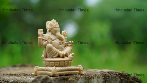 White,Idol,Of,Lord,Ganesha,Or,Ganpati,With,Blurred,Background.