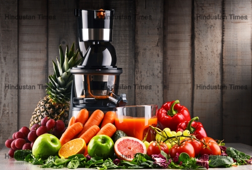 Slow,Juicer,With,Organic,Fruits,And,Vegetables.,Detox,Diet