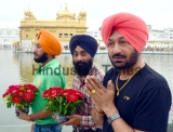Singer Malkit Singh Paying Obeisance At Golden Temple