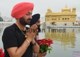 Singer Malkit Singh Paying Obeisance At Golden Temple