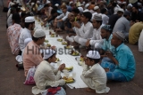 Mass Iftar At Jama Masjid Shows The Spirit Of Ramadan