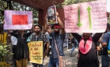 Students Protest Outside Mumbai University